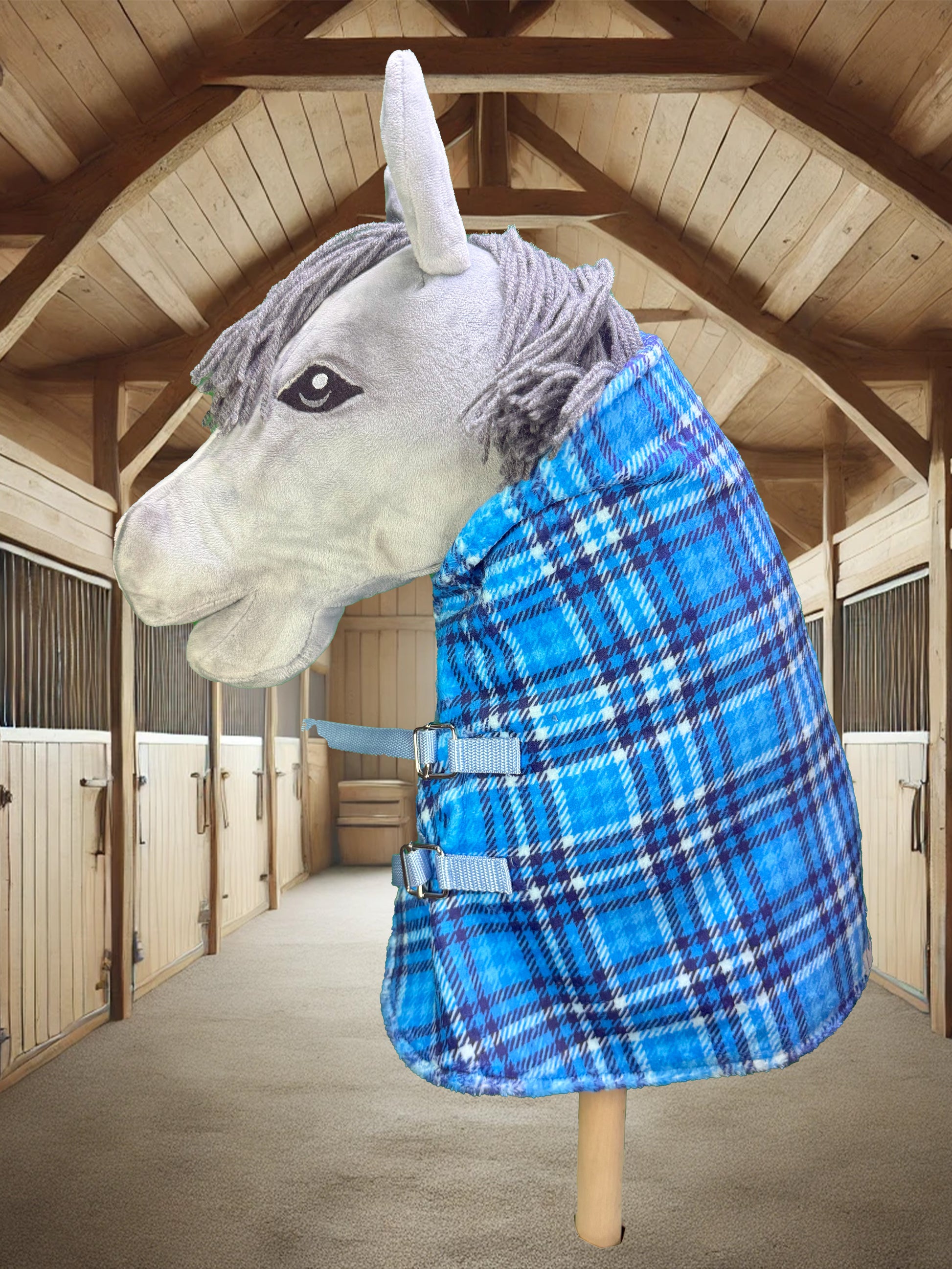 Stalldecke mit Karo-Muster in blau 